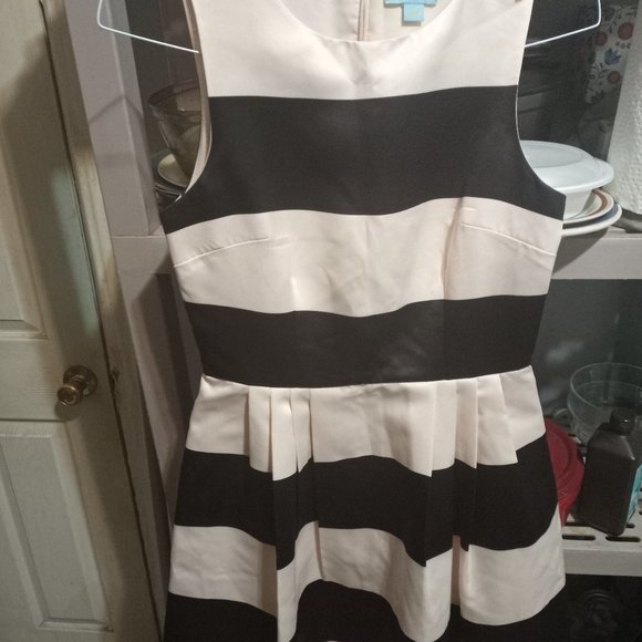 Womens dress size 2   Black & Cream / Tan  color - Picture 2 of 4